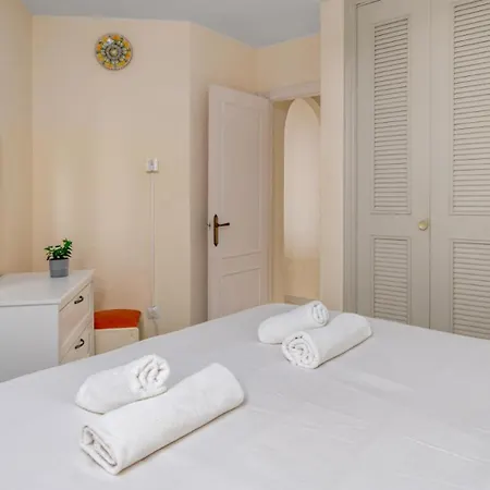 Apartment Tranquil Sea View Haven: 2br With Terracepool *