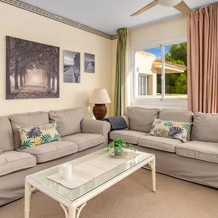 Апартаменты Tranquil Sea View Haven: 2br With Terracepool